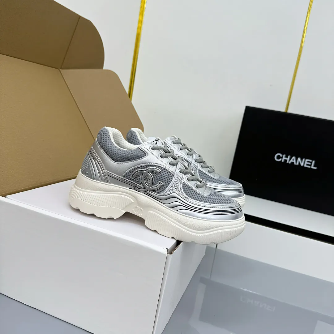 👟👟Ex-factory price 660👟👟 Chanel bread shoes ~ original calfskin panda shoes Chanel 25C latest hot style panda black and white sports shoes casual sneakers Xiaoxiang hot item classic black and white panda color coco girls must pay Fabric: original custom mixed sheepskin lining: original imported breathable mesh lining outsole: Original molded rubber + TPU combination Size: Women's 35-41 Buy now👉 Buy now👉